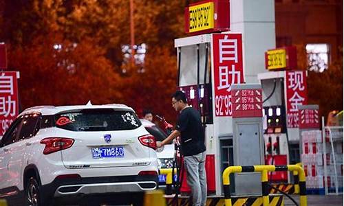 加油站调整油价时间-汽车加油站油价调整方案