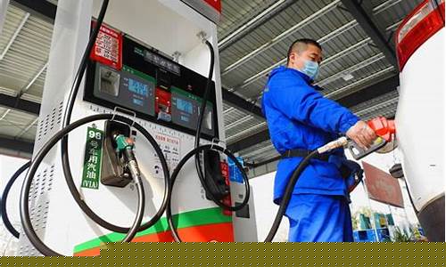 油价调整多少线一吨-2021年油价多少钱一吨